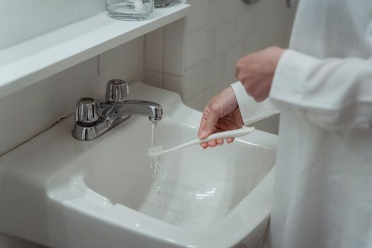男 洗顔 水だけ vs 洗顔料 どっちがいいのイメージ画像